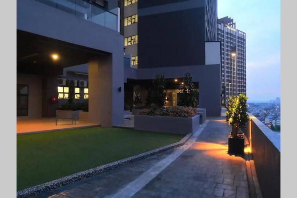 Apple Home 2 at Menara Simfoni, King Size Bed, Cheras, Nexflix, Wifi, Parking Seri Kembangan Luaran gambar
